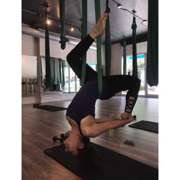 🌿MEET YOUR POSHER🌿 - Picture 5 of 8